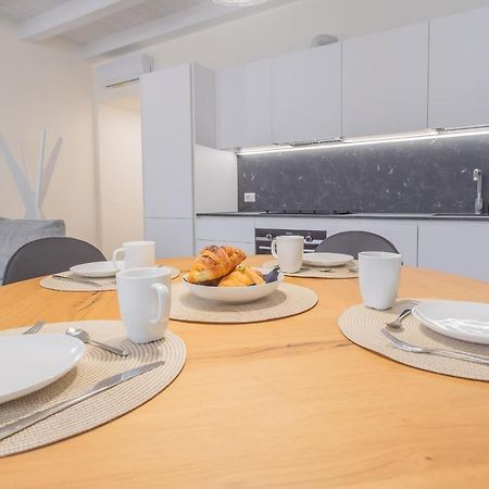 Modern & Stylish Apartment In Como City By Rent All Como Exterior foto