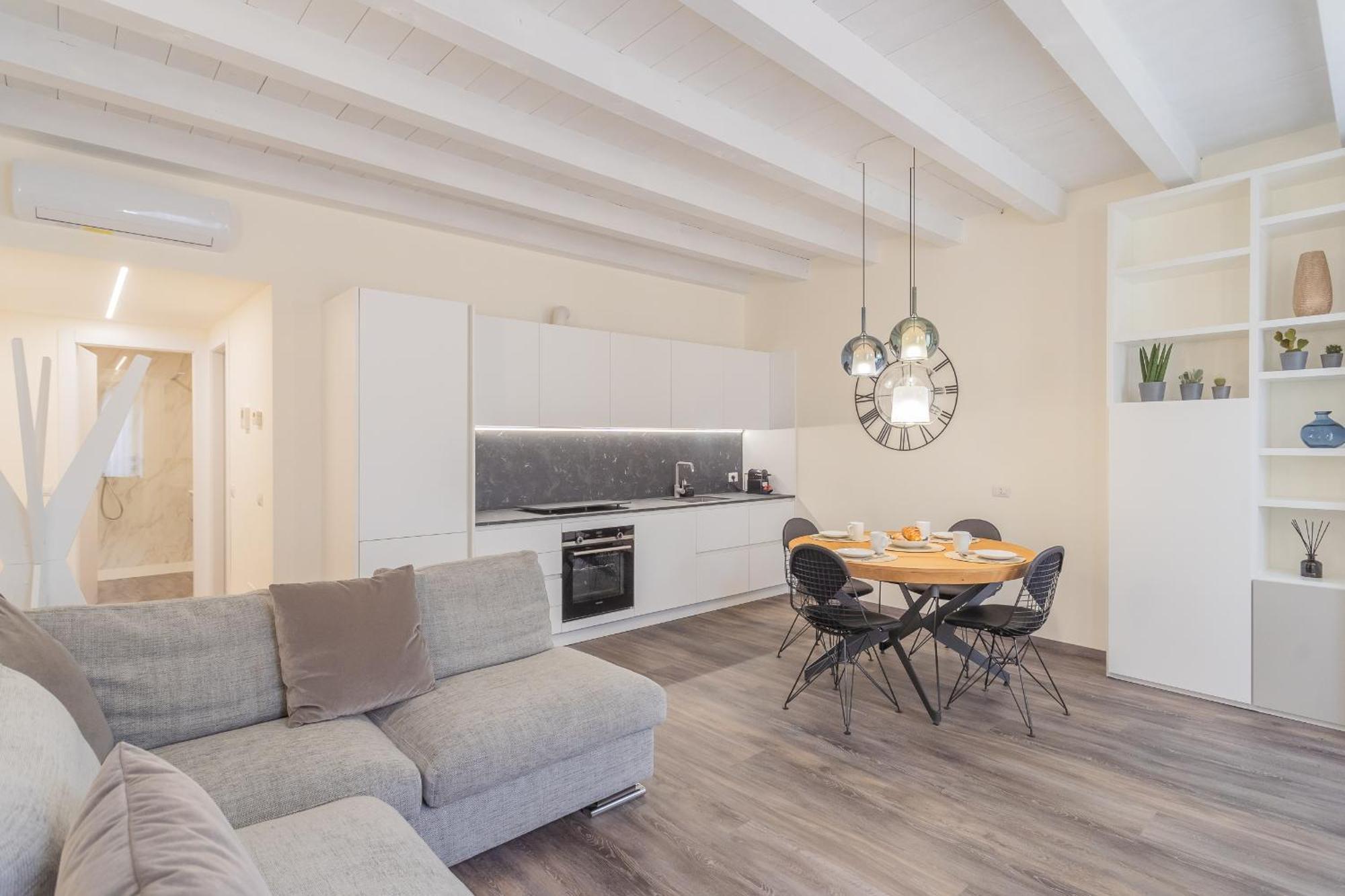 Modern & Stylish Apartment In Como City By Rent All Como Exterior foto